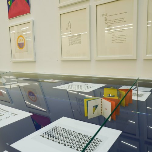 (Mögliche) Einführung in eine Ausstellung bestehend aus fast nichts 