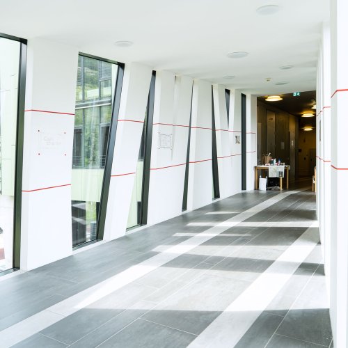 Der rote Faden – Schulhausgestaltung OHS