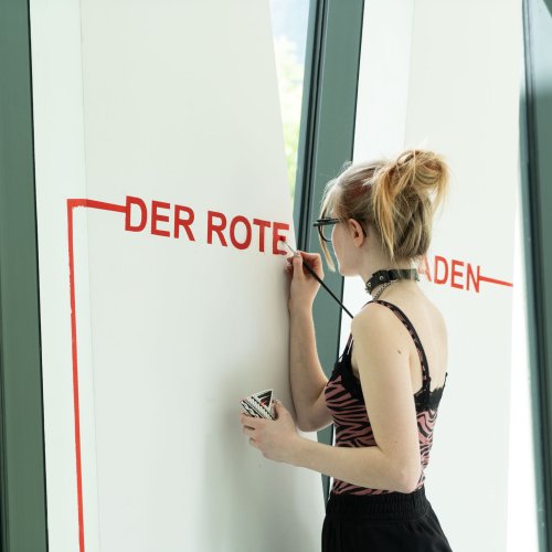 Der rote Faden – Schulhausgestaltung OHS