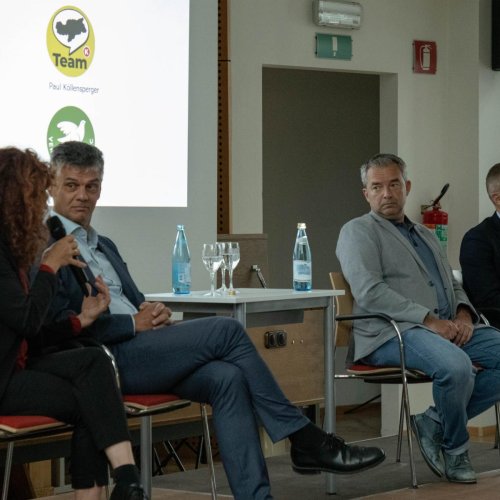 Europa hautnah erleben – Diskussionsrunde mit Südtiroler Politikern zur Europawahl an den Gymnasien Meran