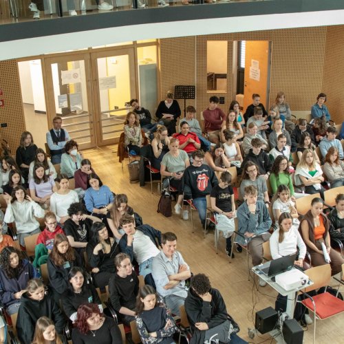 Europa hautnah erleben – Diskussionsrunde mit Südtiroler Politikern zur Europawahl an den Gymnasien Meran