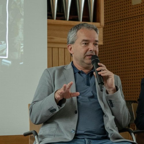 Europa hautnah erleben – Diskussionsrunde mit Südtiroler Politikern zur Europawahl an den Gymnasien Meran