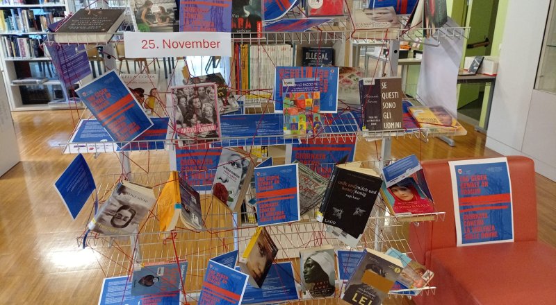 Medienausstellung zum Tag gegen Gewalt an Frauen