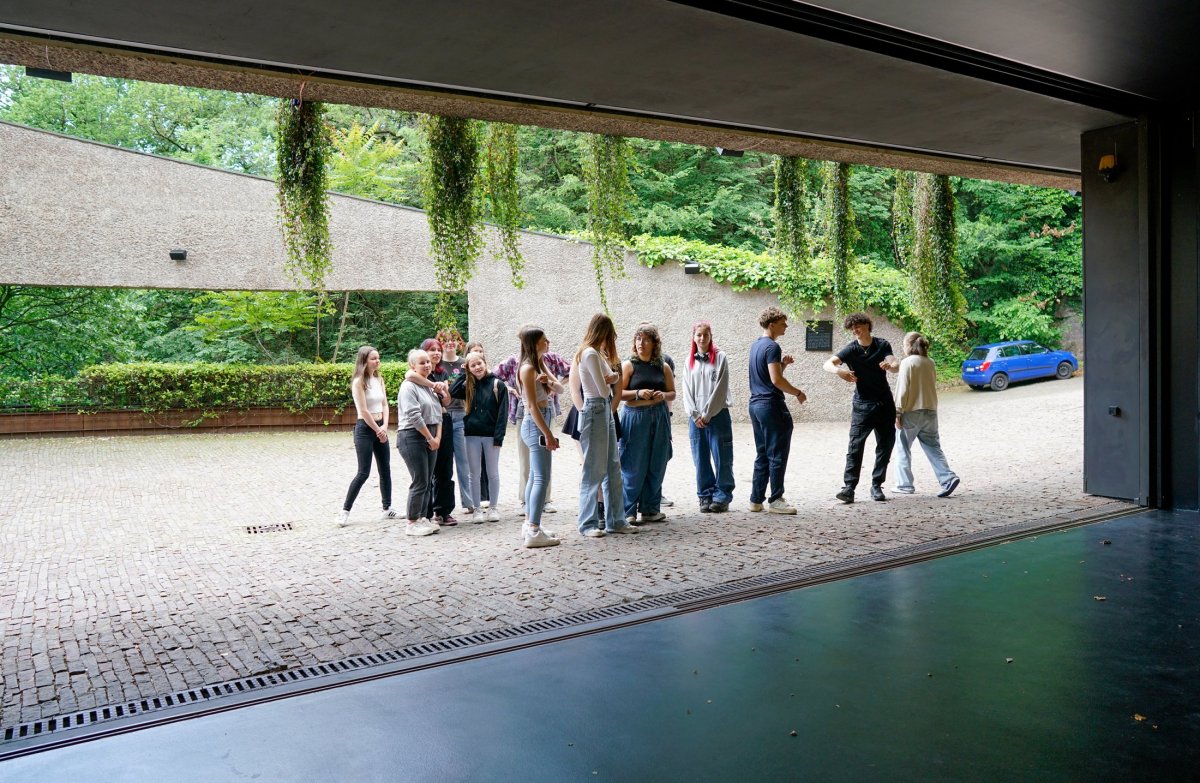 (Mögliche) Einführung in eine Ausstellung bestehend aus fast nichts 