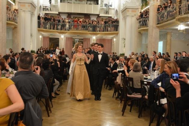 Carpe noctem „in der Stadt der Lichter“