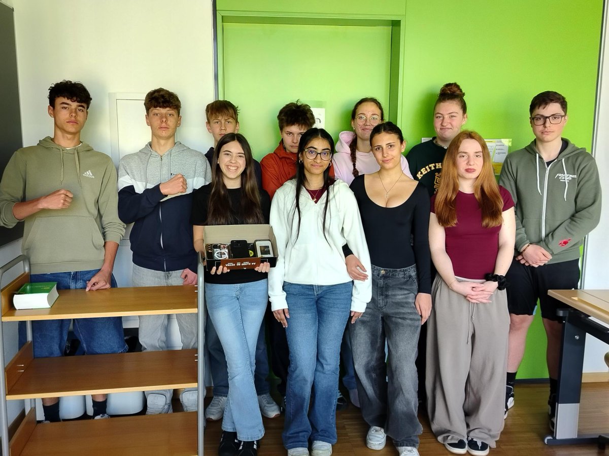 Alcuni alunni e alunne della classe 2A/sp raccontano in alcune interviste la loro esperienza di una settimana senza smartphone.