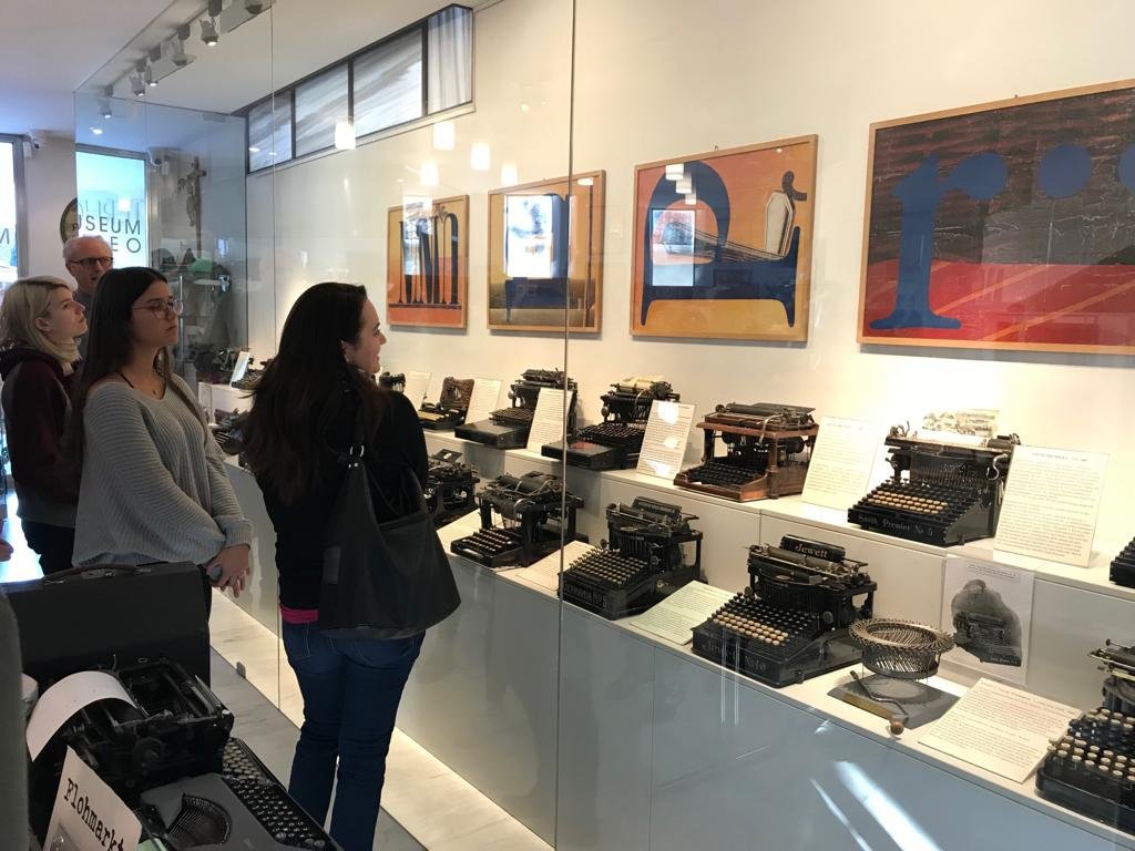 4D bei Ausstellung REVUE im Schreibmaschinenmuseum