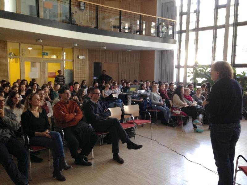 Cuno Tarfusser zu Besuch im Sprachengymnasium 